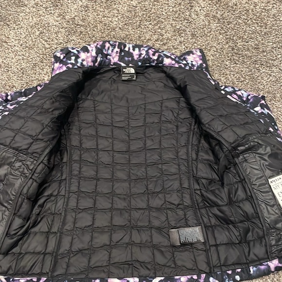 Girls north face thermoball jacket - Picture 2 of 3